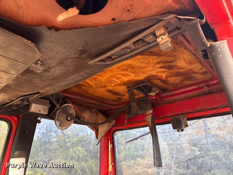 image for item EA7610 Belarus 805 tractor