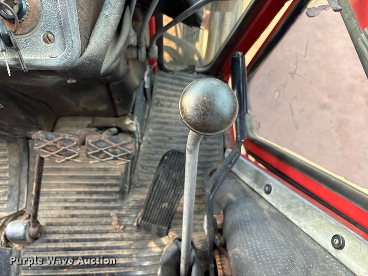 image for item EA7610 Belarus 805 tractor