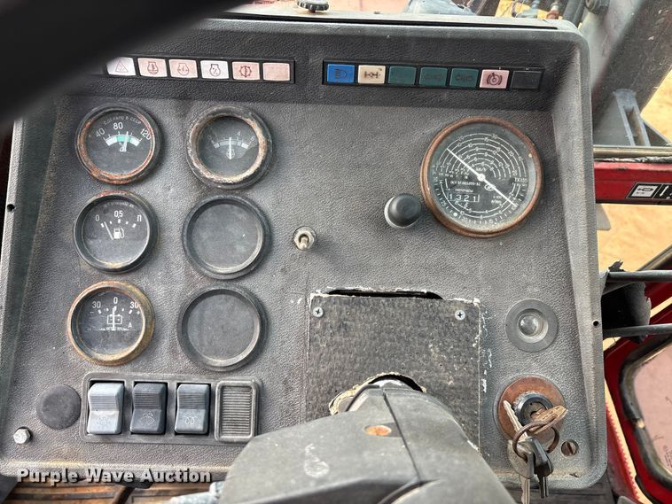 image for item EA7610 Belarus 805 tractor