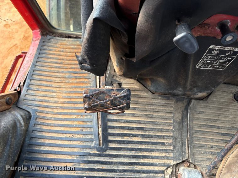 image for item EA7610 Belarus 805 tractor