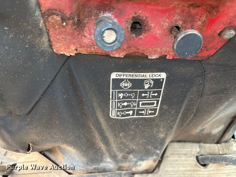 image for item EA7610 Belarus 805 tractor