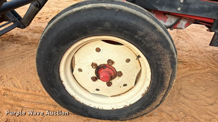 image for item EA7610 Belarus 805 tractor