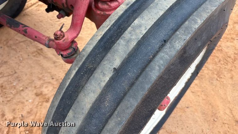 image for item EA7610 Belarus 805 tractor