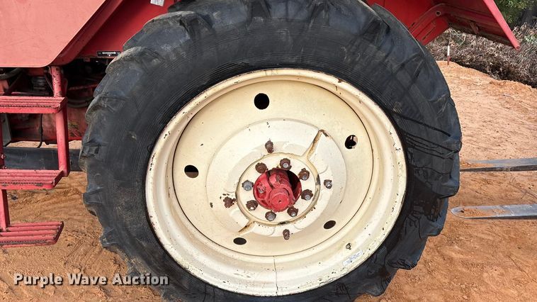 image for item EA7610 Belarus 805 tractor