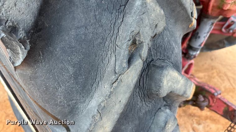 image for item EA7610 Belarus 805 tractor