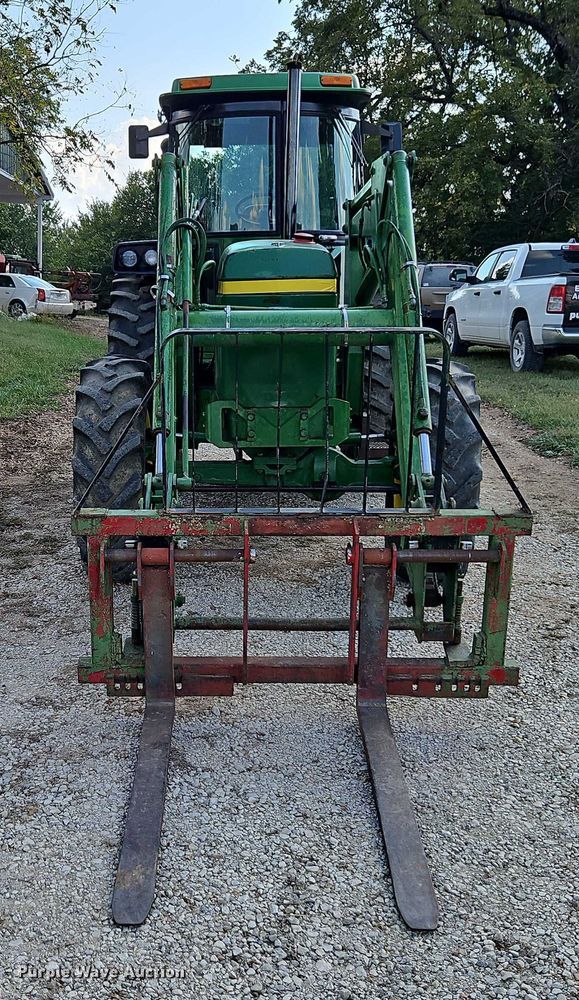 image for item EB8365 John Deere 2940 MFWD tractor