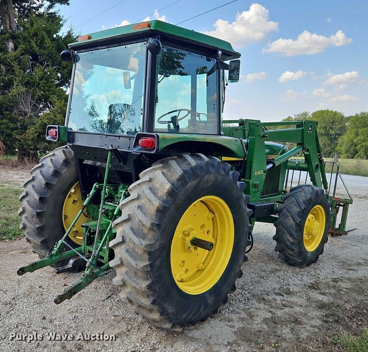 image for item EB8365 John Deere 2940 MFWD tractor