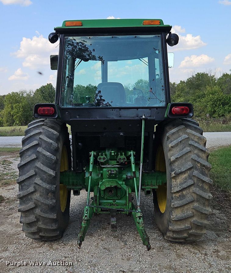 image for item EB8365 John Deere 2940 MFWD tractor