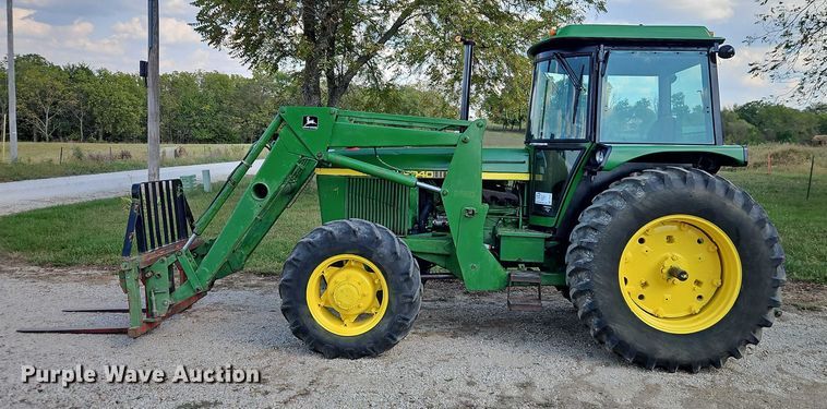 image for item EB8365 John Deere 2940 MFWD tractor