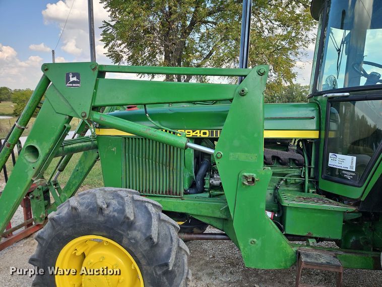 image for item EB8365 John Deere 2940 MFWD tractor