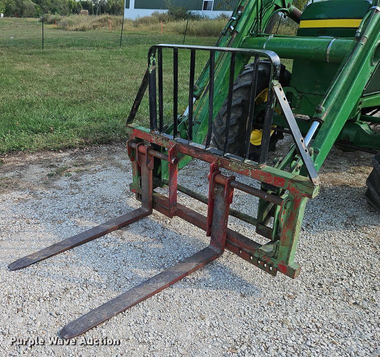 image for item EB8365 John Deere 2940 MFWD tractor