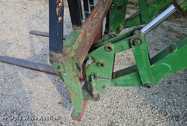 image for item EB8365 John Deere 2940 MFWD tractor