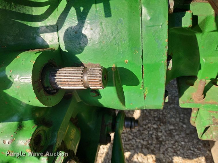 image for item EB8365 John Deere 2940 MFWD tractor