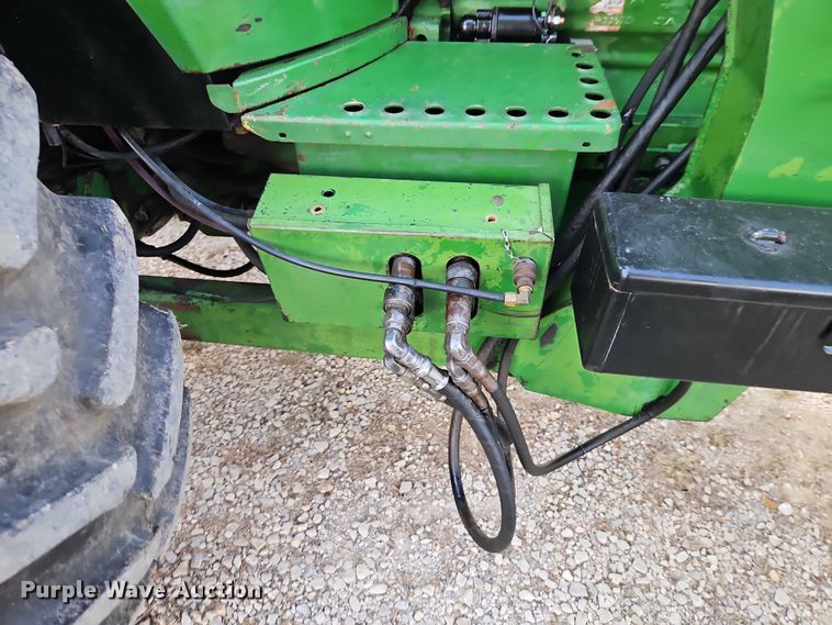 image for item EB8365 John Deere 2940 MFWD tractor