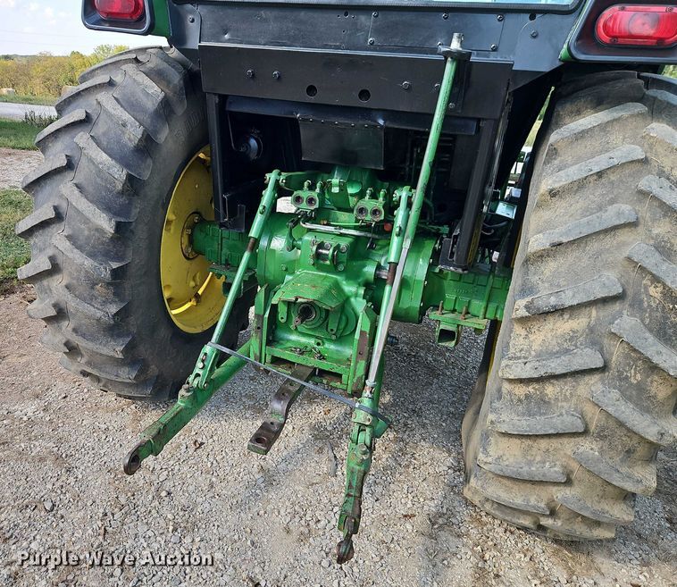 image for item EB8365 John Deere 2940 MFWD tractor