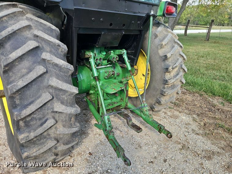 image for item EB8365 John Deere 2940 MFWD tractor