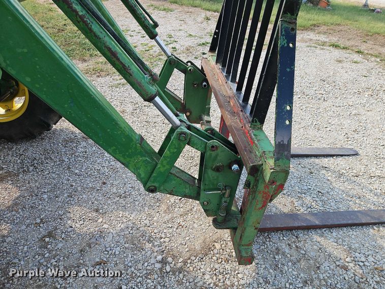 image for item EB8365 John Deere 2940 MFWD tractor