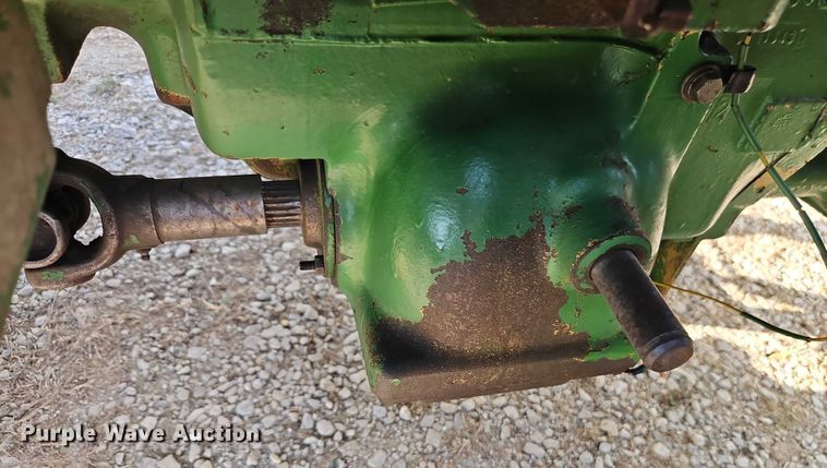 image for item EB8365 John Deere 2940 MFWD tractor