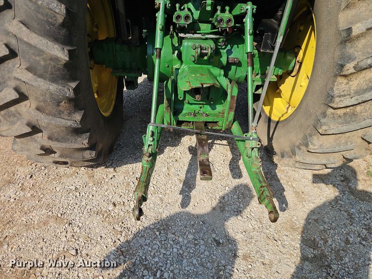 image for item EB8365 John Deere 2940 MFWD tractor