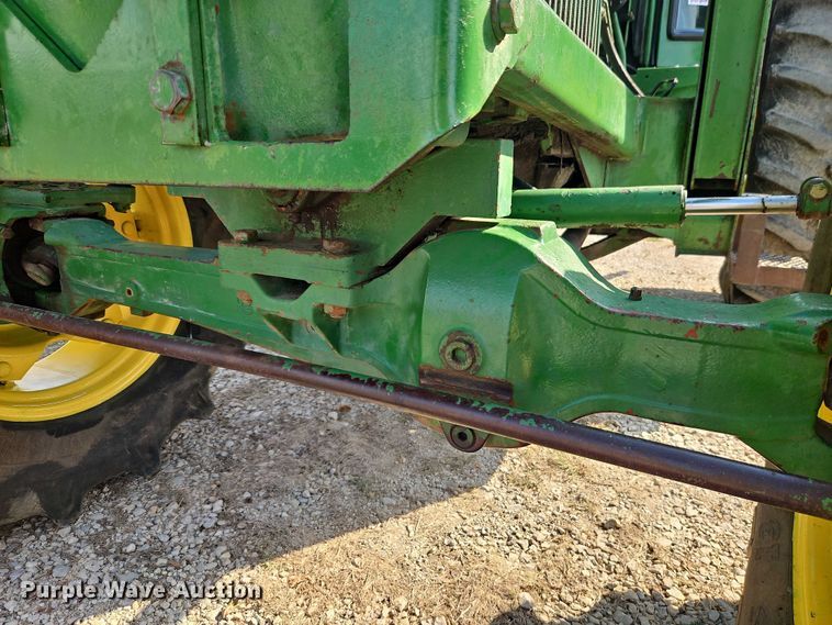 image for item EB8365 John Deere 2940 MFWD tractor