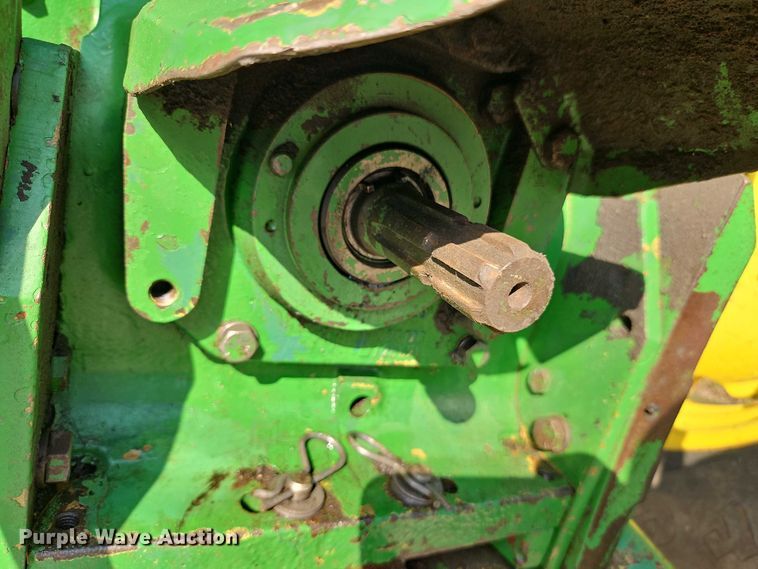 image for item EB8365 John Deere 2940 MFWD tractor