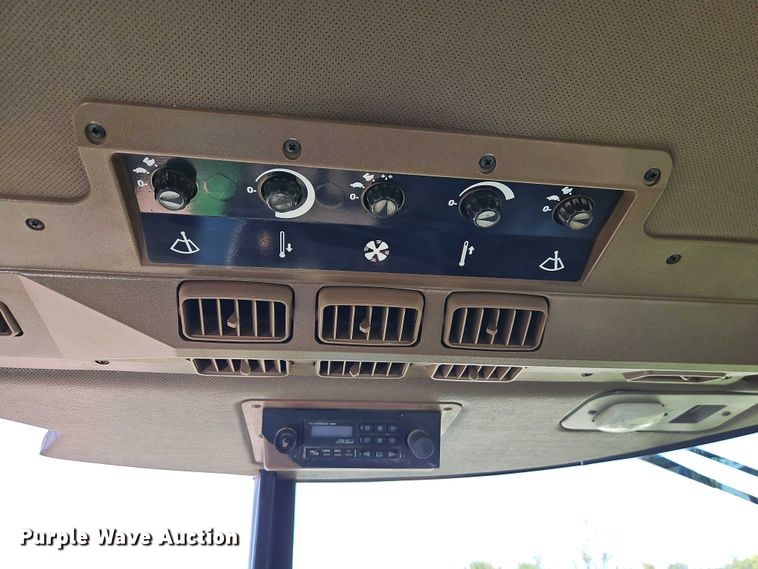 image for item EB8365 John Deere 2940 MFWD tractor