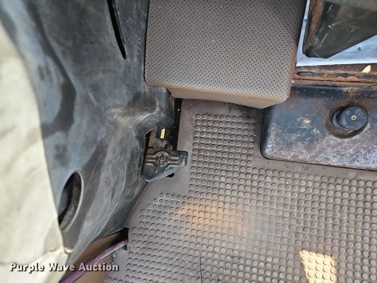 image for item EB8365 John Deere 2940 MFWD tractor