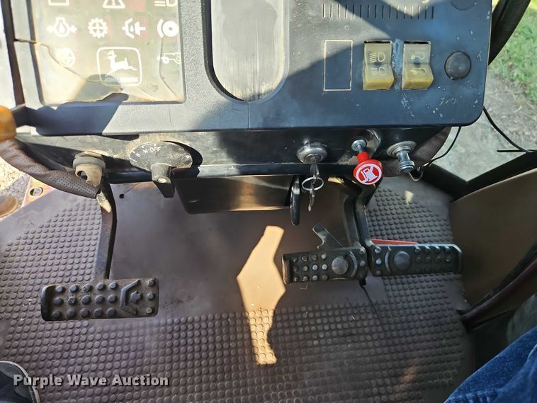 image for item EB8365 John Deere 2940 MFWD tractor