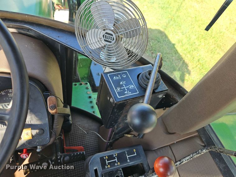 image for item EB8365 John Deere 2940 MFWD tractor