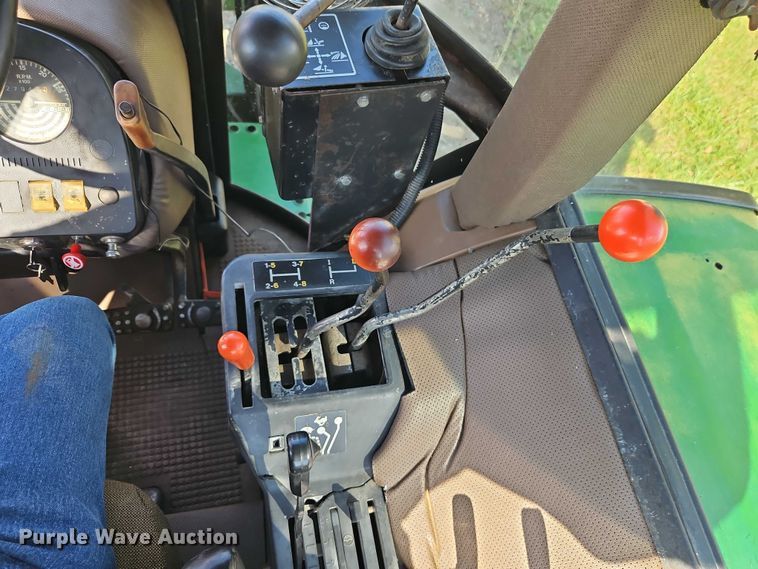 image for item EB8365 John Deere 2940 MFWD tractor