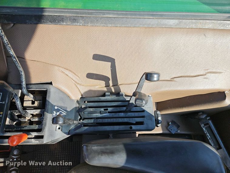 image for item EB8365 John Deere 2940 MFWD tractor