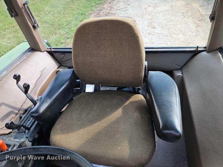 image for item EB8365 John Deere 2940 MFWD tractor