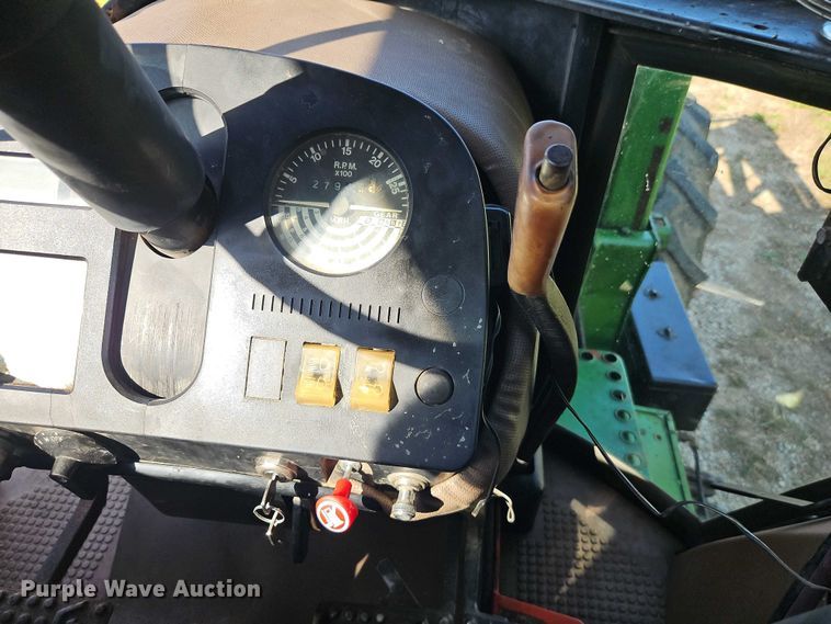 image for item EB8365 John Deere 2940 MFWD tractor