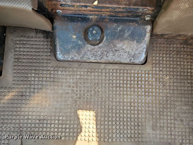 image for item EB8365 John Deere 2940 MFWD tractor