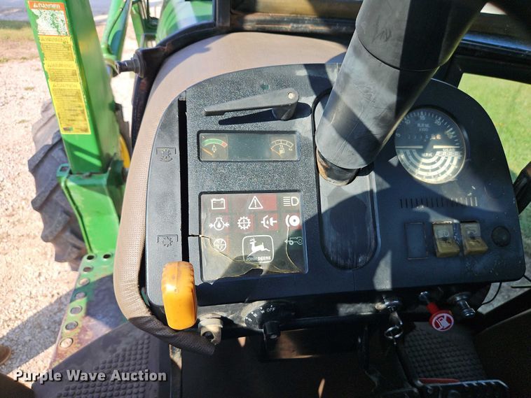 image for item EB8365 John Deere 2940 MFWD tractor