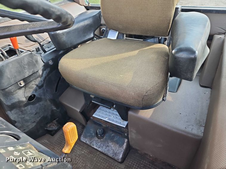 image for item EB8365 John Deere 2940 MFWD tractor