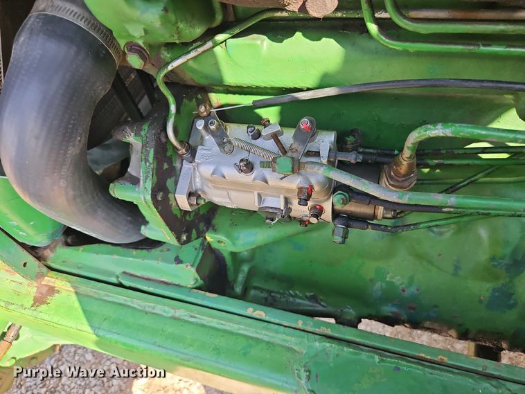 image for item EB8365 John Deere 2940 MFWD tractor