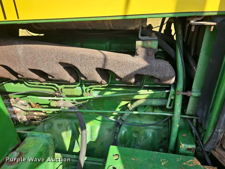image for item EB8365 John Deere 2940 MFWD tractor