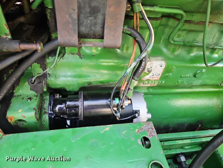 image for item EB8365 John Deere 2940 MFWD tractor