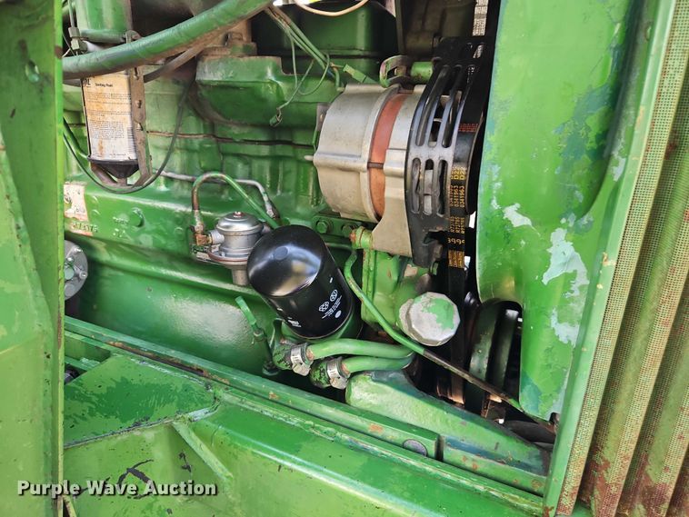 image for item EB8365 John Deere 2940 MFWD tractor