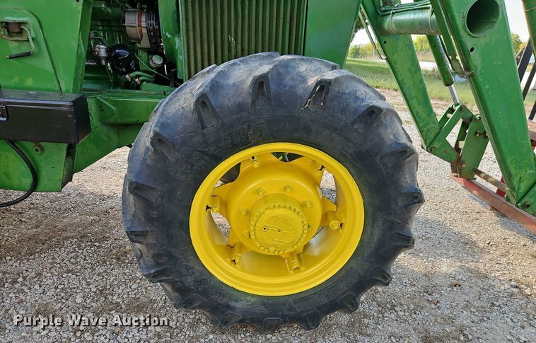 image for item EB8365 John Deere 2940 MFWD tractor