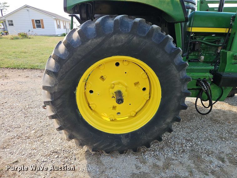 image for item EB8365 John Deere 2940 MFWD tractor