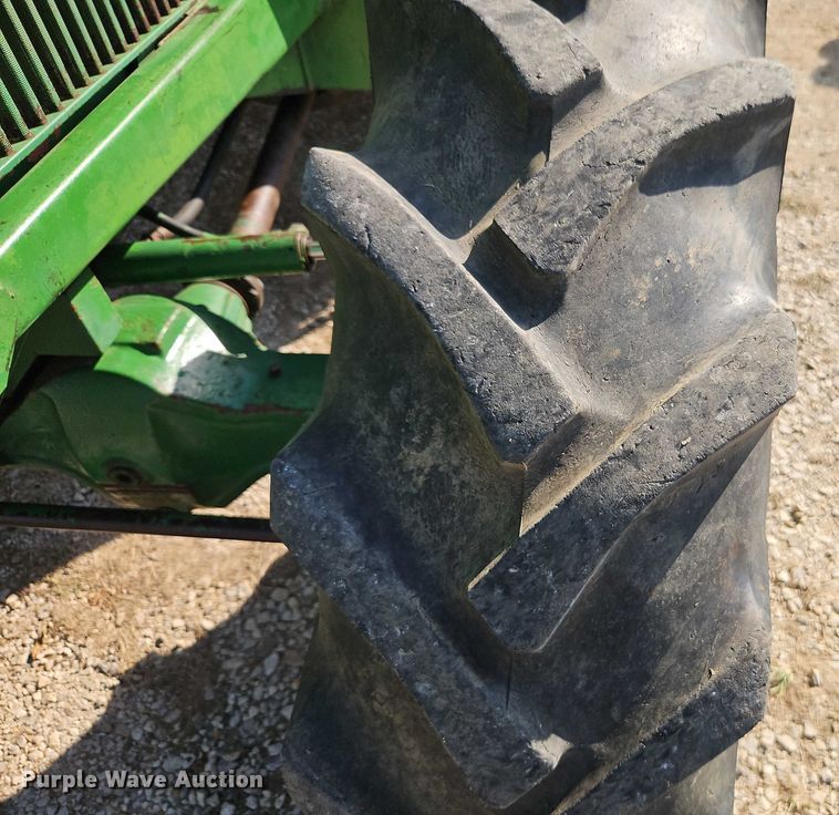 image for item EB8365 John Deere 2940 MFWD tractor