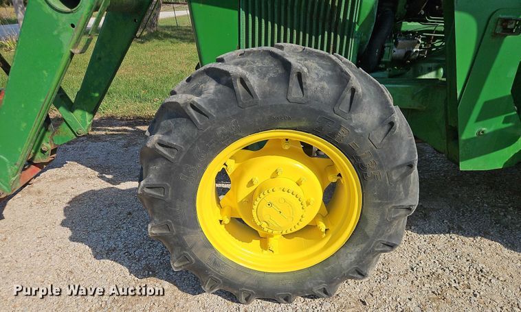 image for item EB8365 John Deere 2940 MFWD tractor