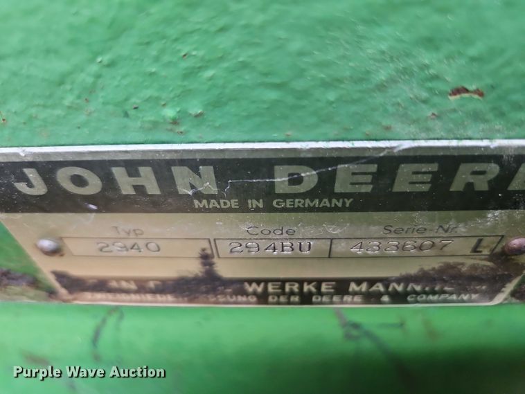 image for item EB8365 John Deere 2940 MFWD tractor