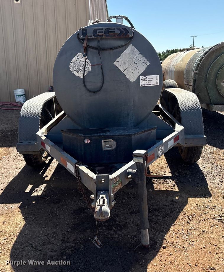 image for item EC8083 2015 LEE legacy 475 fuel trailer