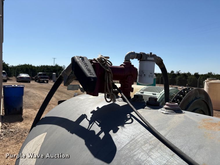 image for item EC8083 2015 LEE legacy 475 fuel trailer