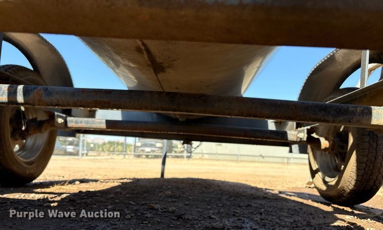 image for item EC8083 2015 LEE legacy 475 fuel trailer