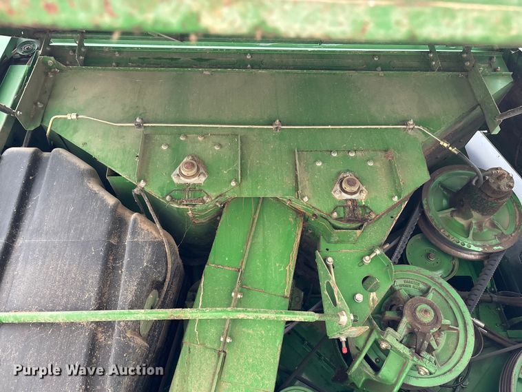 image for item ED2291 1989 John Deere 9400 combine