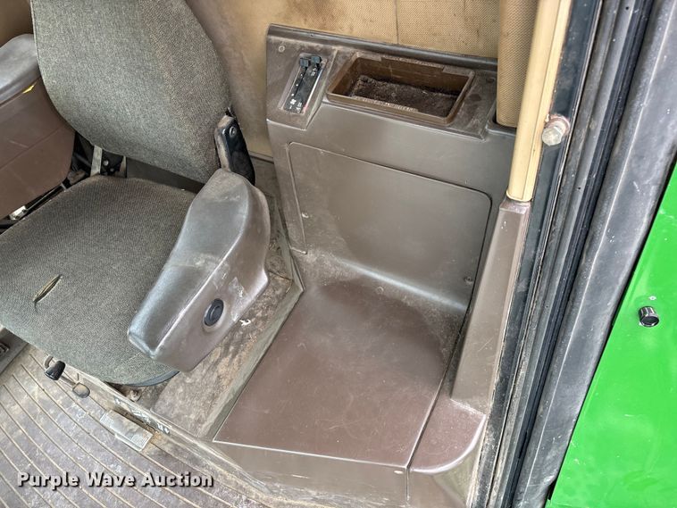 image for item ED2291 1989 John Deere 9400 combine